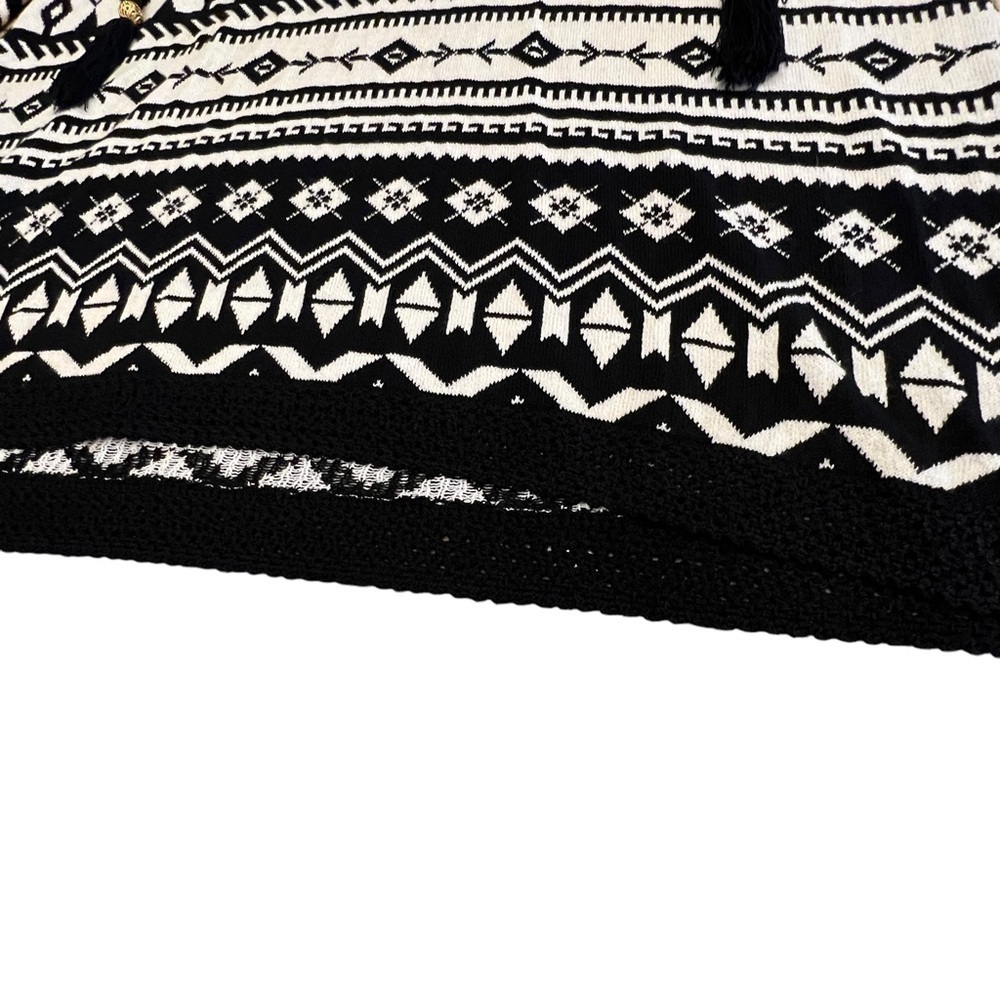 BLOOMINGDALE’S Black & White Sequined Flower Oversized Sweater, Size Large - Picture 13 of 16